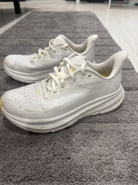 EUC Hoka Women's White Running Shoes with Yellow Accents women’s size 6